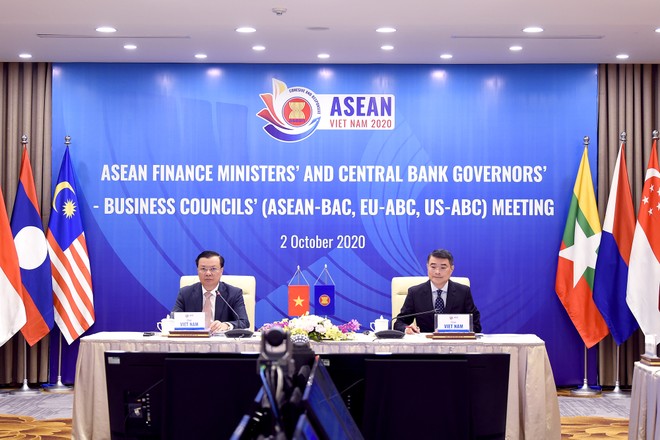 Bộ trưởng Bộ Tài chính Việt Nam Đinh Tiến Dũng và Thống đốc Ngân hàng Nhà nước Việt Nam Lê Minh Hưng đồng chủ trì Hội nghị.