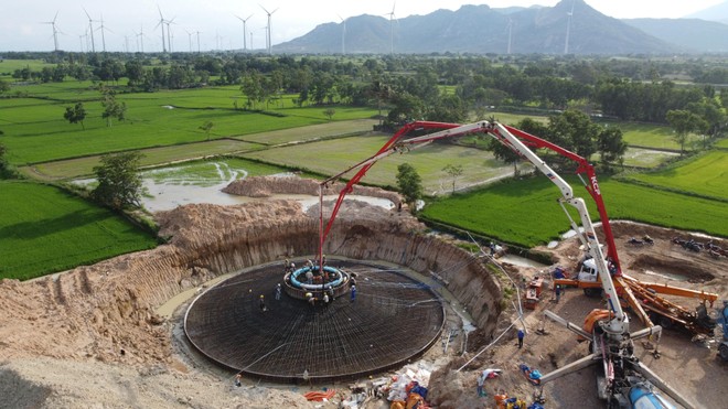 Công trường thi công nhà máy điện gió Lợi Hải 2 công suất 29 MW, tỉnh Ninh Thuận