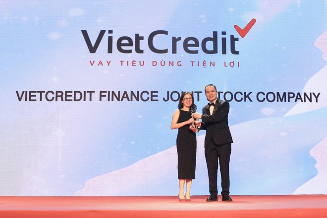 Đại diện VietCredit tham dự lễ trao giải “Nơi làm việc tốt nhất châu Á 2022”