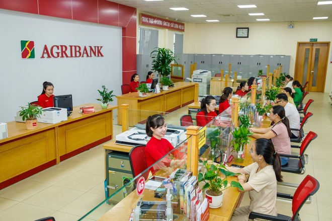 “Trao gửi niềm tin - Hành trình gắn kết” với Agribank 