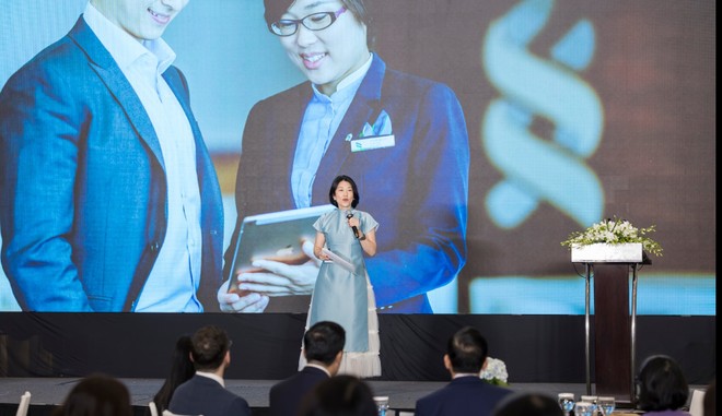 Bà Michele Wee, Tổng giám đốc, ngân hàng Standard Chartered Việt Nam chia sẻ tại sự kiện