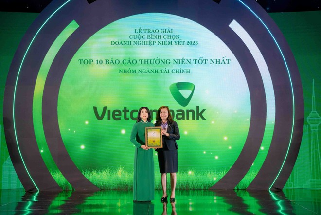 Vietcombank vinh dự được bình chọn trong top 10 doanh nghiệp niêm yết có Báo cáo thường niên tốt nhất trên thị trường chứng khoán Việt Nam năm 2023.