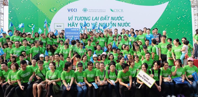 Gần 300 cán bộ Bảo Việt đã tham gia sự kiện “Ngày làm sạch hồ Hà Nội” 

