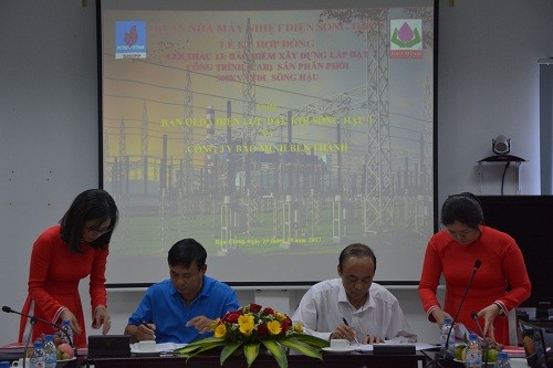 Đại diện 2 bên ký kết Hợp đồng cho Bảo hiểm dự án nhiệt điện Sông Hậu

 