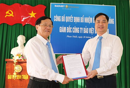 Ông Nguyễn Xuân Việt (bên phải)