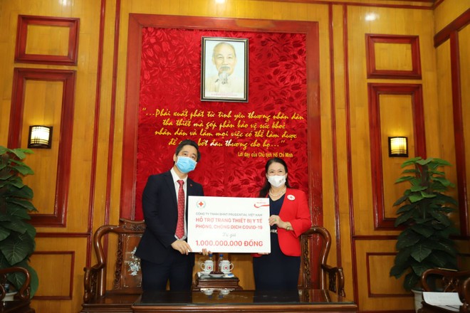  Prudential Việt Nam hỗ trợ 10 bệnh viện tuyến đầu điều trị Covid-19
