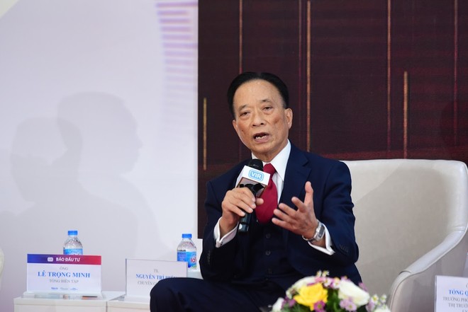 Chuyên gia kinh tế - TS Nguyễn Trí Hiếu phát biểu tại một buổi toạ đàm do báo Đầu tư tổ chức (Ảnh: Dũng Minh)