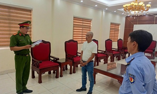 Công an tỉnh Đồng Nai đọc lệnh bắt tạm giam Bùi Vĩnh Tuấn, Giám đốc Công ty cổ phần Đầu tư xây dựng địa ốc Đại Tuấn Phát ngày 23/4.