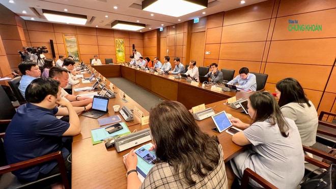 Tổ 18 của Quốc hội (bao gồm các đoàn Thanh Hoá, Trà Vinh, Hà Nam) họp bàn về kinh tế xã hội sáng 24/10.