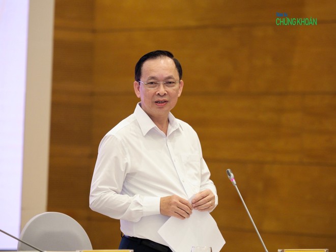 Phó Thống đốc NHNN Đào Minh Tú trả lời báo chí tại họp báo Chính phủ chiều 4/11 (Ảnh: M.Minh)