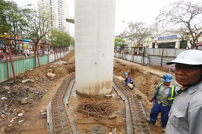Công nhân làm việc trong dự án đường sắt đô thị Nhổn - ga Hà Nội