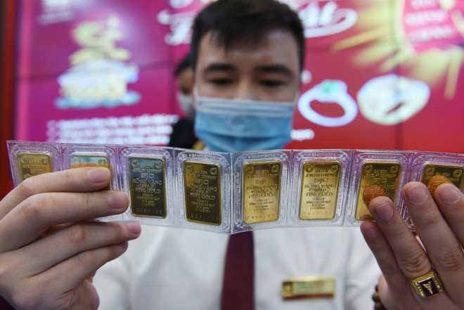 Giá vàng hôm nay ngày 31/12: Vàng SJC chênh lệch giá mua bán hơn 1 triệu đồng/lượng