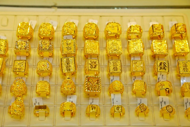 Giá vàng hôm nay ngày 6/12: Một thương hiệu vàng trong nước giảm gần nửa triệu đồng/lượng