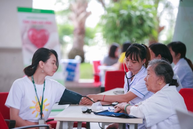 Manulife Việt Nam tổ chức nhiều hoạt động tri ân cộng đồng