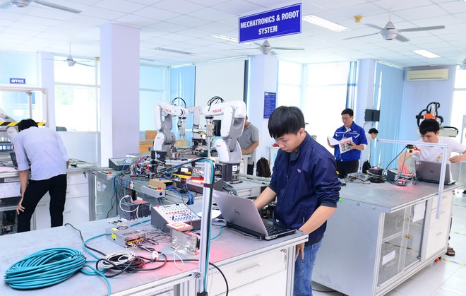Mitsubishi Electric Việt Nam giới thiệu cánh tay robot với nhiều cải tiến trong công nghệ cảm biến