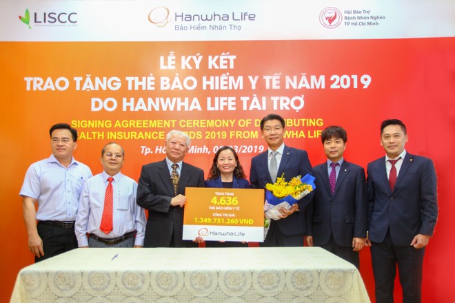Hanwha Life Việt Nam sẽ trao tặng 4.636 thẻ bảo hiểm y tế cho người nghèo