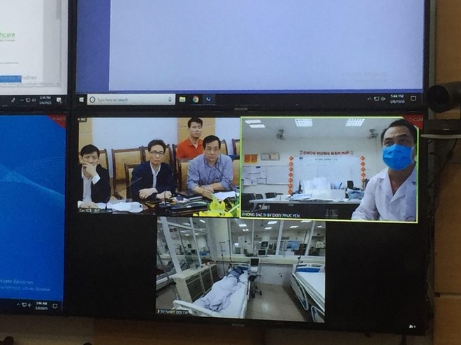 Qua màn hình trực tuyến, BSCK2 Nguyễn Trung Cấp, Trưởng khoa Cấp cứu Bệnh viện Bệnh Nhiệt đới TW cơ sở 2 báo cáo với Phó Thủ tướng, Bệnh viện hiện đang điều trị 9 bệnh nhân dương tính COVID-19, trong đó có 5 bệnh nhân ở Hà Nội, 4 bệnh nhân từ Quảng Ninh