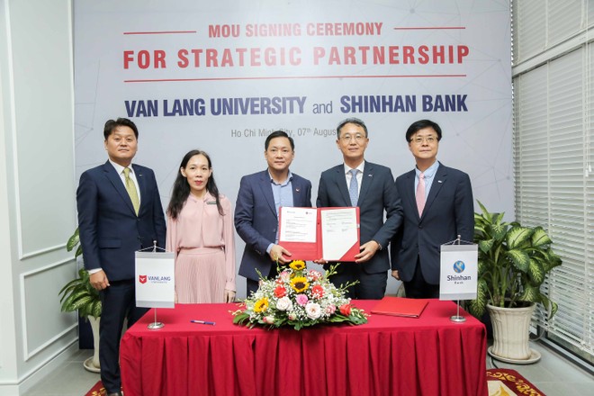 Ngân hàng Shinhan hợp tác với Đại học Văn Lang triển khai hệ thống thu học phí “School Banking”