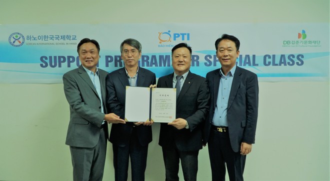 PTI trao tặng 15.000 USD cho Trường quốc tế Hàn Quốc tại Hà Nội