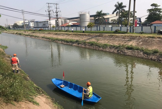 Làm sạch kênh tại Hưng Yên