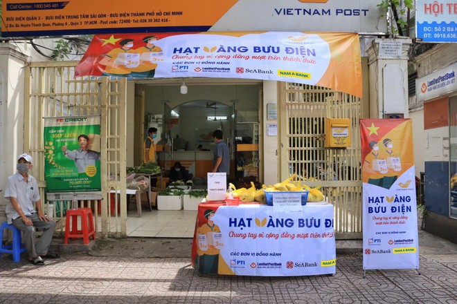 PTI đồng hành cùng Bưu điện Việt Nam phát gạo miễn phí cho người dân