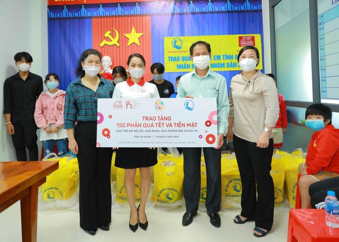 Đoàn tình nguyện viên của Generali và Quỹ BTTEVN đến thăm hỏi và trao tặng quà Tết cho các em nhỏ tại huyện Châu Phú, tỉnh An Giang
