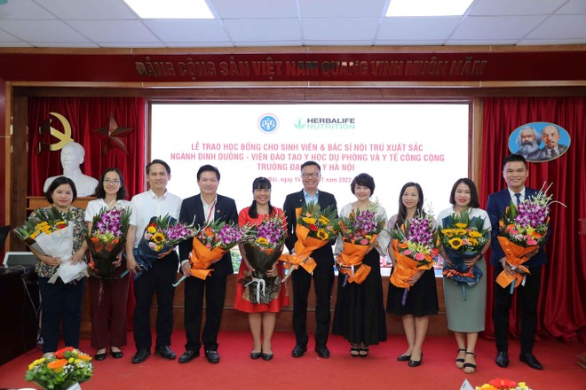 Herbalife Việt Nam trao học bổng cho 20 sinh viên và bác sỹ nội trú xuất sắc ngành dinh dưỡng -Đại học y Hà Nội 