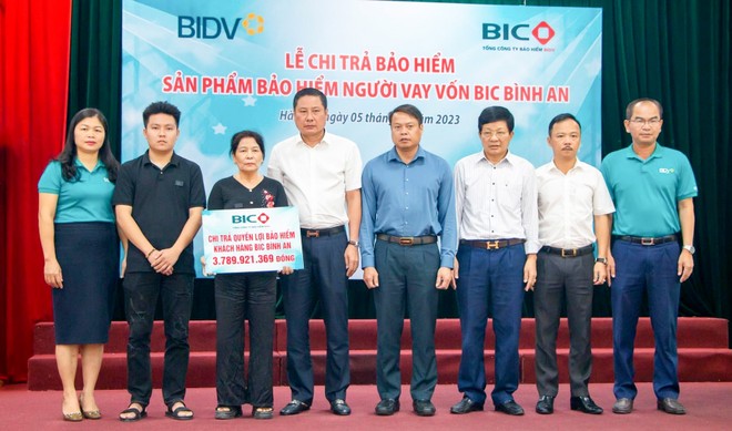 BIC chi trả gần 3,8 tỷ đồng quyền lợi bảo hiểm BIC Bình An cho khách hàng vay vốn tại BIDV Hà Tĩnh 