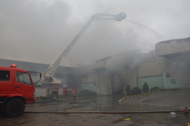 Cháy lớn tại Công ty Vina Korea Vĩnh Phúc