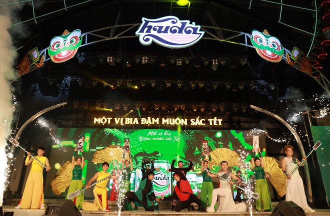 Huda tái hiện các lễ hội truyền thống Tết miền Trung trên sân khấu sự kiện