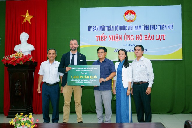 Huda trao 1000 phần quà cho UBMTTQVN tỉnh Thừa Thiên Huế