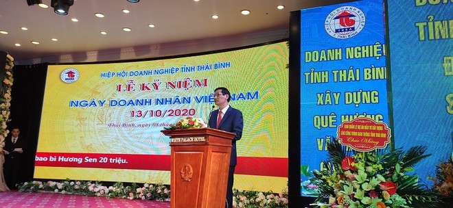 Chủ tịch Hiệp hội Doanh nghiệp tỉnh Thái Bình Đỗ Văn Vẻ phát biểu khai mạc lễ kỷ niệm ngày Doanh nhân Việt Nam 13-10-2020.