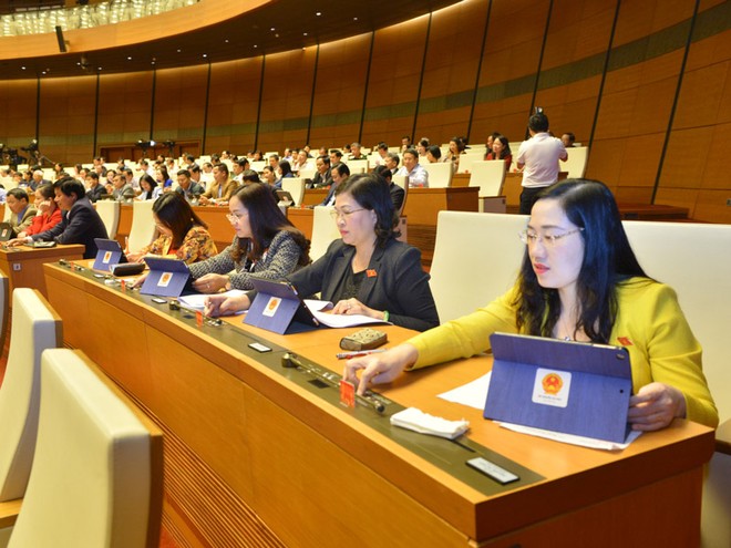 Tỷ lệ nữ đại biểu Quốc hội, đại biểu Hội đồng nhân dân các cấp đều tăng so với nhiệm kỳ trước . Trong ảnh: nữ đại biểu Quốc hội khoá 14 - (Ảnh QP)