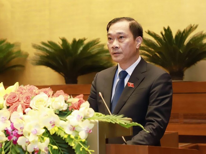 Chủ nhiệm Uỷ ban Kinh tế Vũ Hồng Thanh trình bày báo cáo thẩm tra - (Ảnh VC).