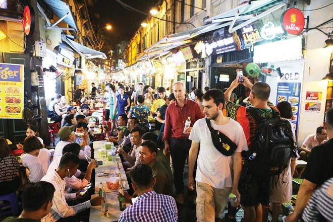 Hà Nội lần đầu tổ chức "đêm không ngủ" để kích cầu mua sắm