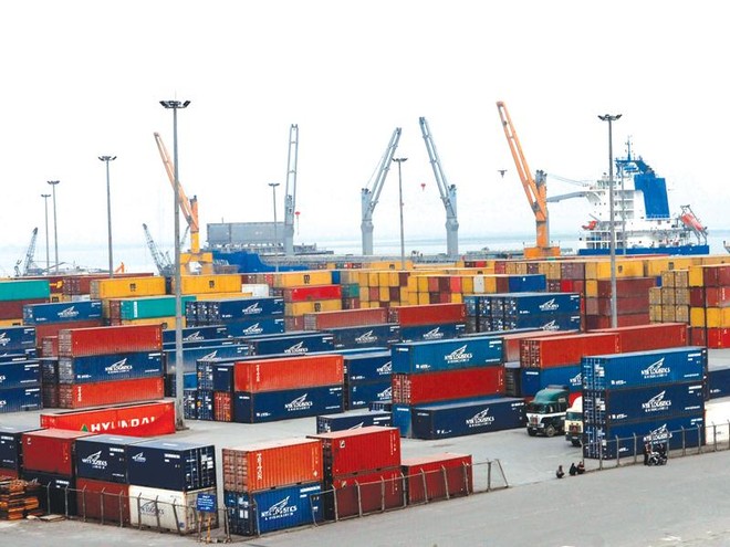 Quy mô ngành logistics ước tính khoảng 40 - 42 tỷ USD, nhưng nhiều năm nay, doanh nghiệp Việt vẫn đang “lép vế” so với các doanh nghiệp ngoại.