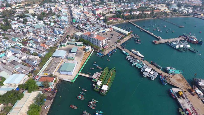 Đòi lại quyền khai thác cảng biển lớn nhất Phú Quốc