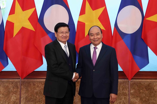 Thủ tướng Chính phủ Việt Nam Nguyễn Xuân Phúc và Thủ tướng Chính phủ Lào Thongloun Sisoulith. Ảnh: Đức Trung
