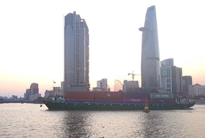 Tàu vận chuyển hàng hoá trên sông Sài Gòn tháng 03/2020 (Ảnh minh hoạ: Hồng Phúc).