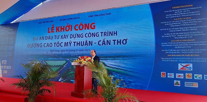 Thủ tướng Chính phủ Nguyễn Xuân Phúc phát biểu tại Lễ khởi công Dự án đầu tư xây dựng đường cao tốc Mỹ Thuận - Cần Thơ.