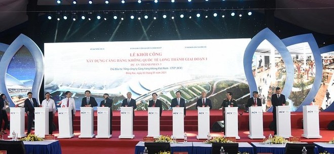 Thủ tướng yêu cầu các bộ, ngành và địa phương vùng sân bay Long Thành cần cập nhật các quy hoạch phát triển, có kế hoạch phù hợp để khai thác những lợi thế mà sân bay Long Thành trong việc kêu gọi, thu hút vốn đầu tư, phát triển kinh tế địa phương.