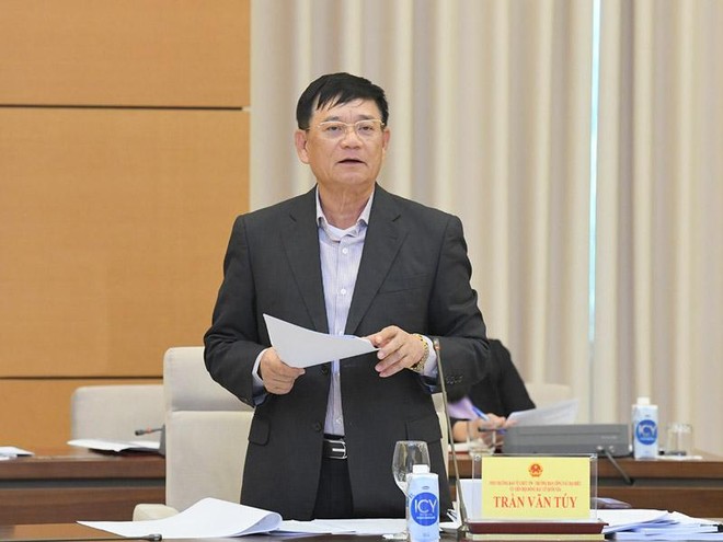 Trưởng ban Công tác đại biểu thuộc Ủy ban Thường vụ Quốc hội, ông Trần Văn Tuý.
