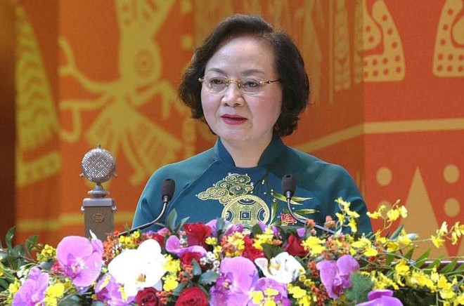 Bà Phạm Thị Thanh Trà, Thứ trưởng Bộ Nội vụ tham luận tại Đại hội. 