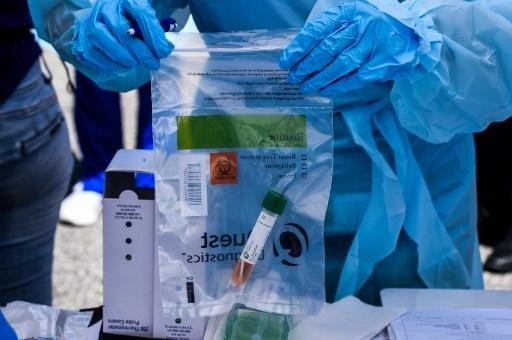 Mẫu phẩm bệnh nhân Covid-19 được bảo quản tại một phòng thí nghiệm ở thành phố biển West Palm Beach, Mỹ hồi tháng 3/2020. Ảnh: AFP