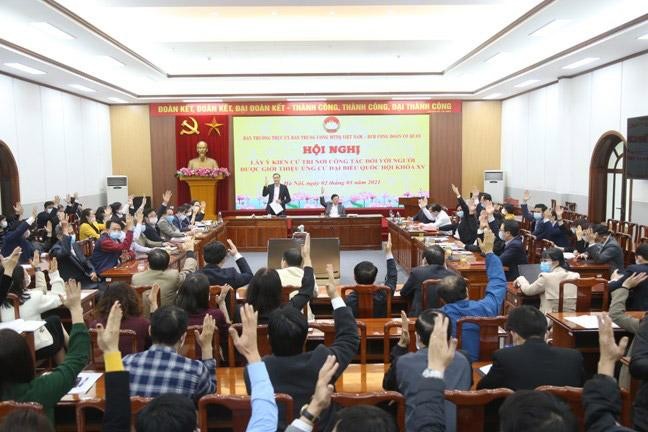 100% cử tri tại hội nghị đã đồng ý giới thiệu ông Trần Thanh Mẫn và ông Hầu A Lềnh ứng cử đại biểu Quốc hội khóa XV.