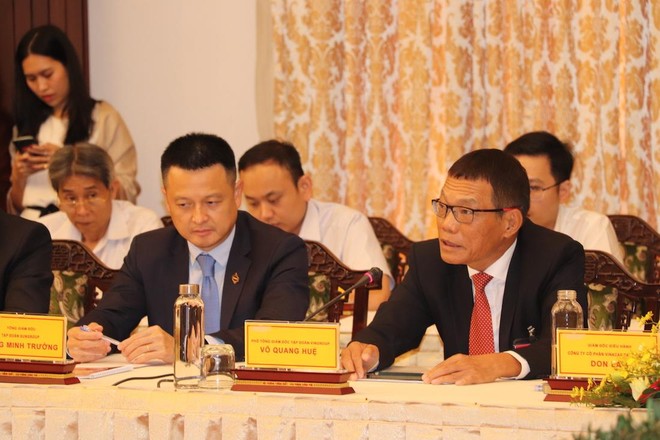 Ông Võ Quang Huệ (bên phải) phát biểu tại hội nghị Đối thoại 2045 (Ảnh: H.Phúc).