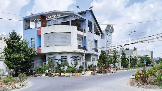 Ngoài thực địa, toàn bộ thửa đất của bà Đào đã hoàn toàn nằm trên đường giao thông Khu tái định cư phường Hưng Phú 
