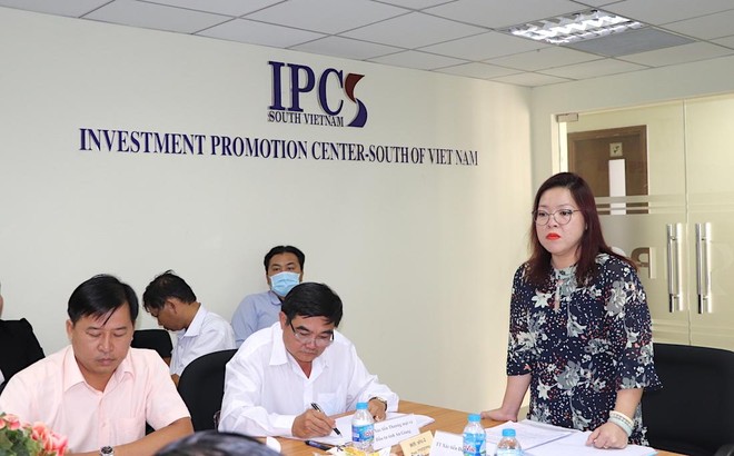 Bà Trần Thị Hải Yến chia sẻ tại buổi họp nhằm trao đổi kinh nghiệm xúc tiến đầu tư và hỗ trợ doanh nghiệp FDI vào các tỉnh/thành vùng ĐBSCL (Ảnh: H.Phúc).