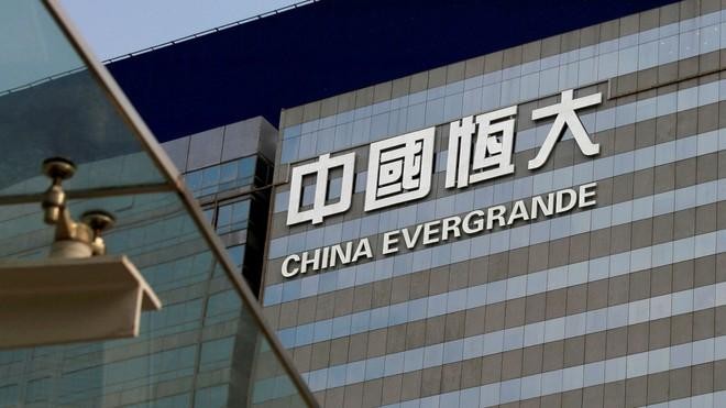 Evergrande là doanh nghiệp bất động sản nợ nhiều nhất thế giới với hơn 120 tỷ USD, theo Bloomberg.