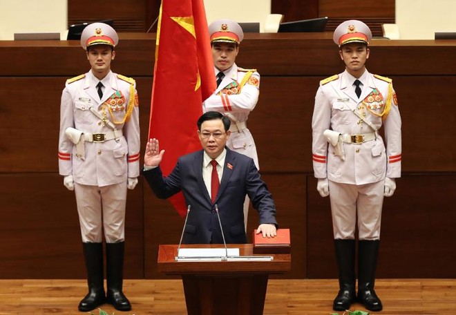 Tân Chủ tịch Quốc hội, ông Vương Đình Huệ tuyên thệ nhậm chức.